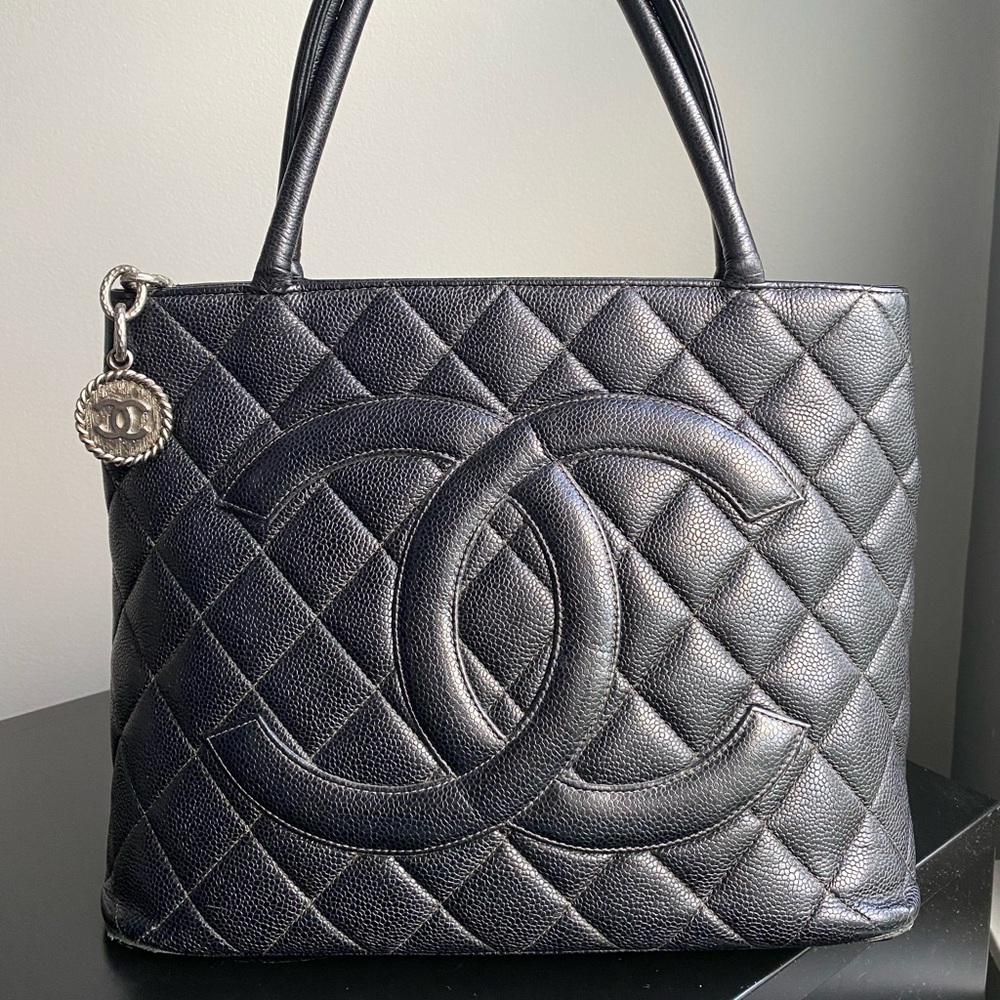 CHANEL MEDALLION BLACK & SILVER HARDWARE QUILTED CAVIAR TOTE - Picture 9 of 16